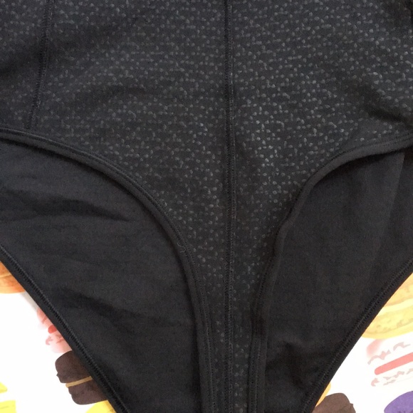 Size 8 Lululemon NWT The Easy Bodysuit Black 💎 - Picture 6 of 7